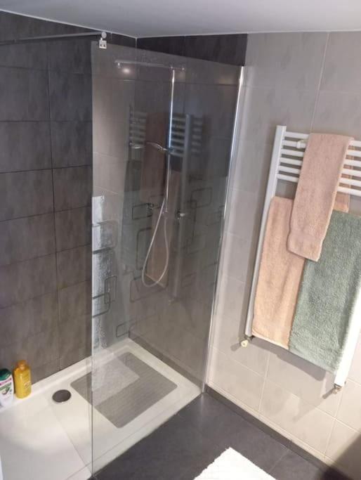 Appartement Cosy Avec Jardin Vaux-Sur-Seine Bagian luar foto