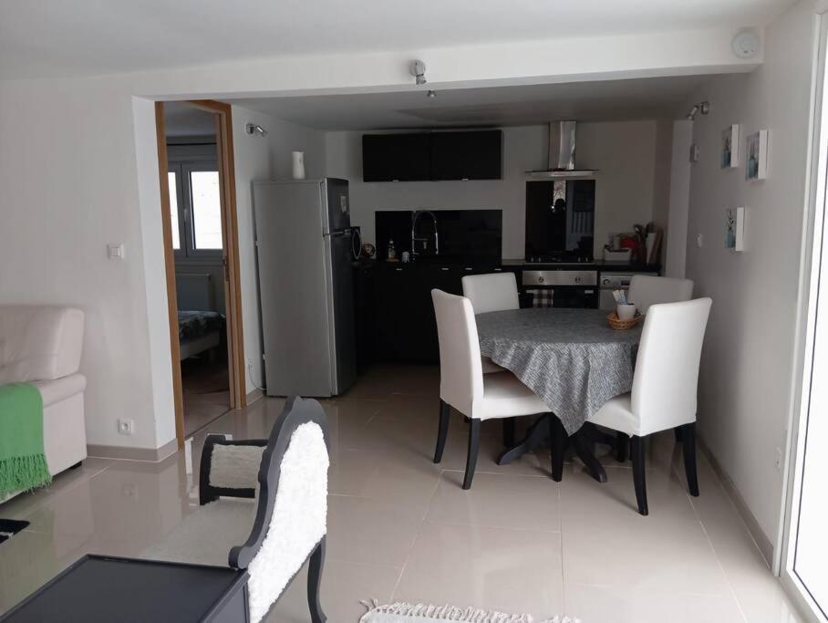 Appartement Cosy Avec Jardin Vaux-Sur-Seine Bagian luar foto